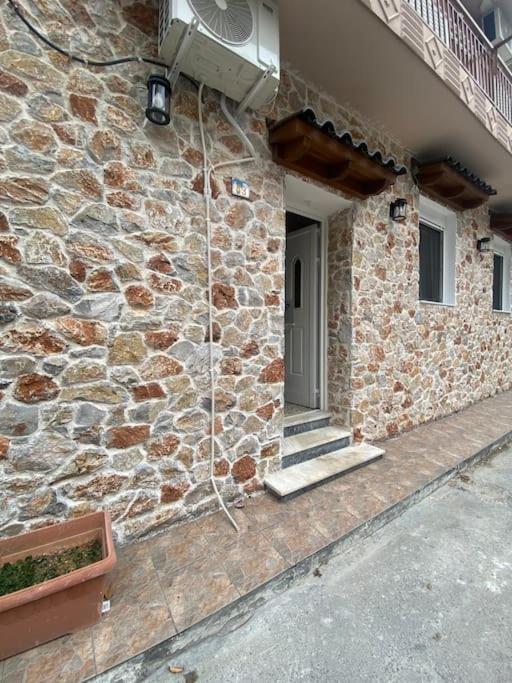 Апартаменты Stone House 48 M Ахарне Экстерьер фото