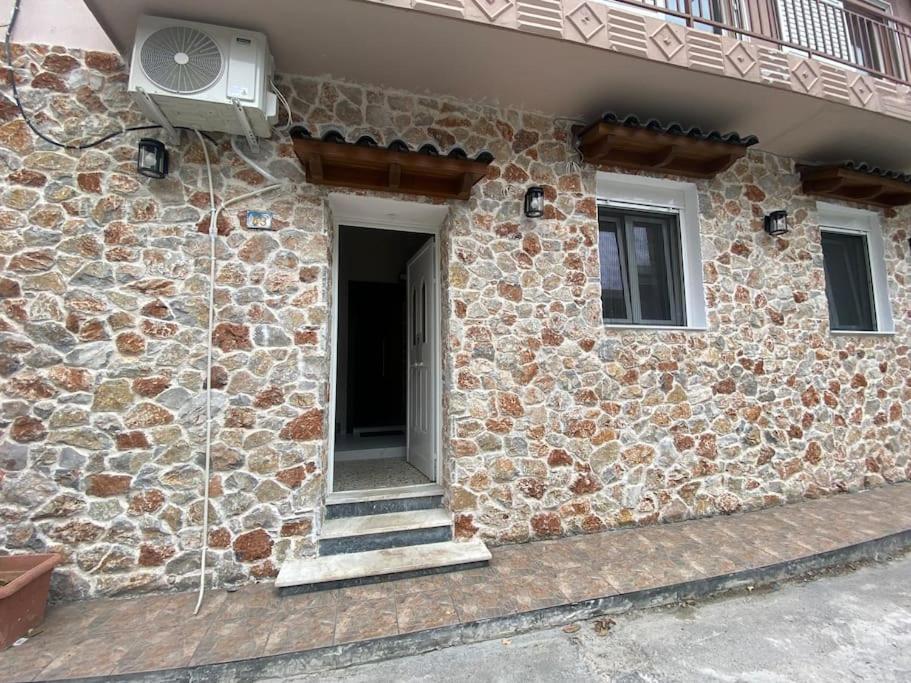 Апартаменты Stone House 48 M Ахарне Экстерьер фото
